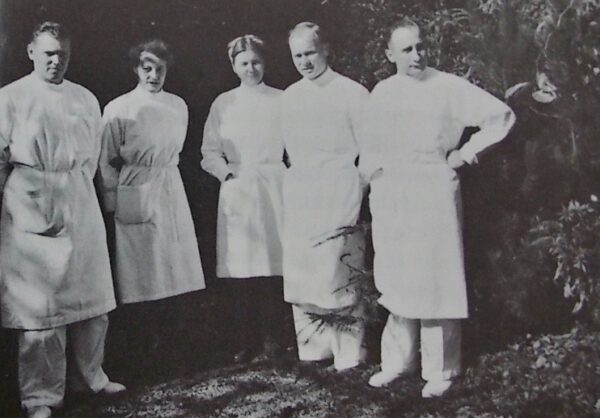 STUCKI (David, Dr) A coeur ouvert. Mémoires d'un gynécologue. Porrentruy, Société Jurassienne d'Emulation (coll. L'Oeil & la Mémoire), 1990. – Image 3