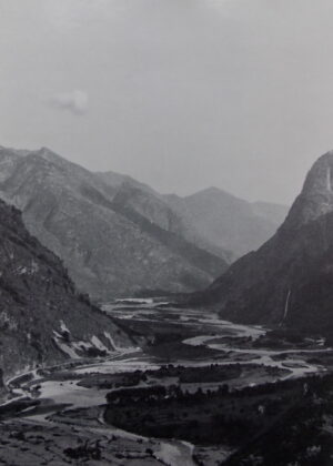 BILLE (S. Corinna) A pied du Rhône à La Maggia. Lausanne, Editions des Terreaux, 1957.