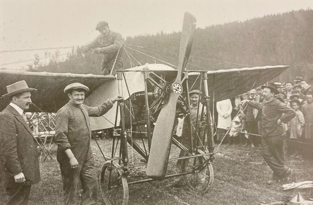 COLLECTIF Henri Cobioni, pionnier de l'aviation (1882-1912). Moutier, Editions du Musée du Tour Automatique et d'Histoire, 2012. – Image 3