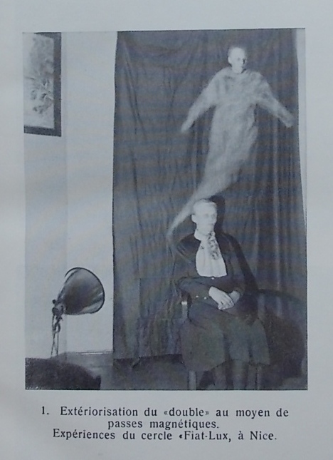 MONTANDON (Raoul) Le monde invisible et nous II: Formes matérialisées. Médiums - Fantômes - Ecloplasmes. Comment ils se manifestent. Neuchâtel, Victor Attinger, 1946. – Image 2