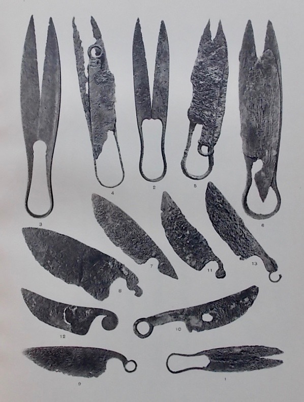 VOUGA (Paul) La Tène. Monographie de la station publiée au nom de la commission des Fouilles de La Tène. Leipzig, Karl W. Hiersemann, 1923. – Image 3