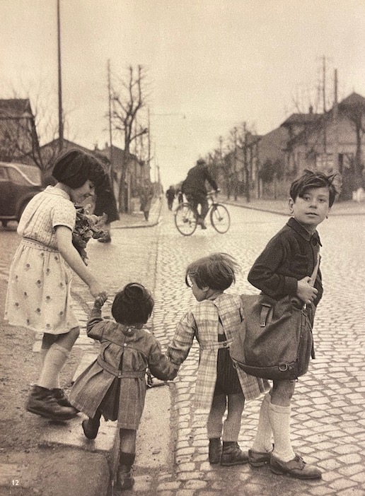 CENDRARS (Blaise) / DOISNEAU (Robert) La banlieue de Paris. Lausanne, Guilde du Livre, 1949. – Image 5