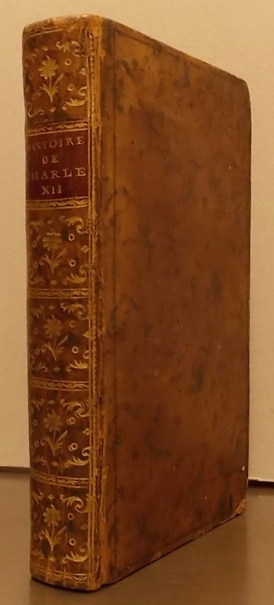 VOLTAIRE (François Marie Arouet) Histoire de Charles XII roi de Suède. Cinquième édition de Christophe Revis, plus ample & plus correcte que toutes les précédentes, augmentée des Critiques de la Motraye, & des réponses à ces critiques. A Basle, chez Christophe Revis, 1733. – Image 4