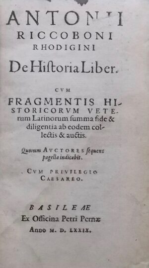 RICCOBONI (Antonio) Antonii Riccoboni rhodigini De Historia Liber. Cum fragmentis historicum veterum Latinorum summa fide & diligentia ab eodem collectis & auctis. Basileae, Ex Officina Petri Pernae, 1579.