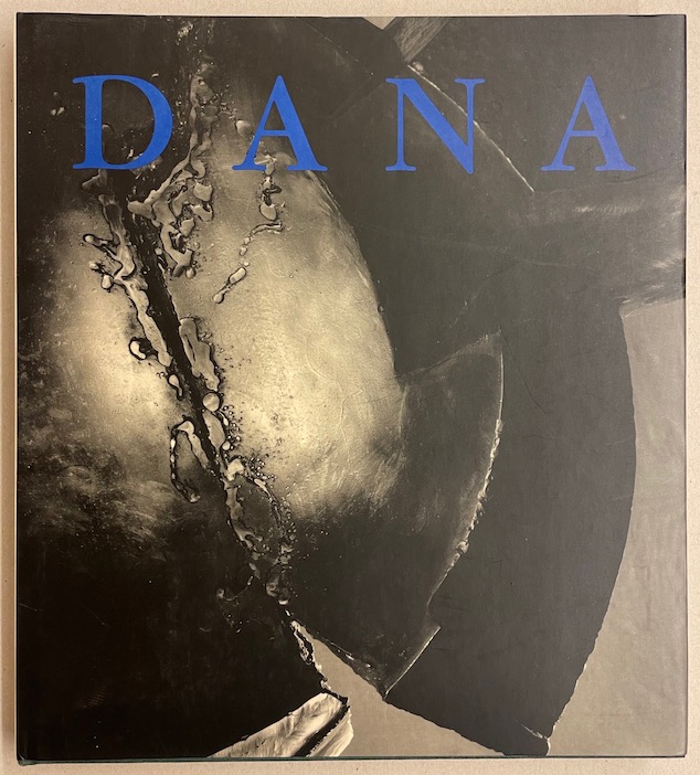 DANA (Yves) & GALLAND (Bertil) Dana. Neuchâtel, Editions du Griffon (coll. La sculpture du XXe siècle), 1988.
