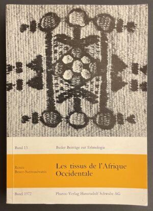 BOSER-SARIVAXEVANIS (renée) Les tissus de l'Afrique Occidentale. Méthode de classification et catalogue raisonné des étoffes tissées de l'Afrique de l'Ouest établis à partir de données techniques et historiques. Basel, Pharos-Verlag Hansrudolf Schwabe AG (coll. Basler Beiträge zur Ethnologie), 1972.