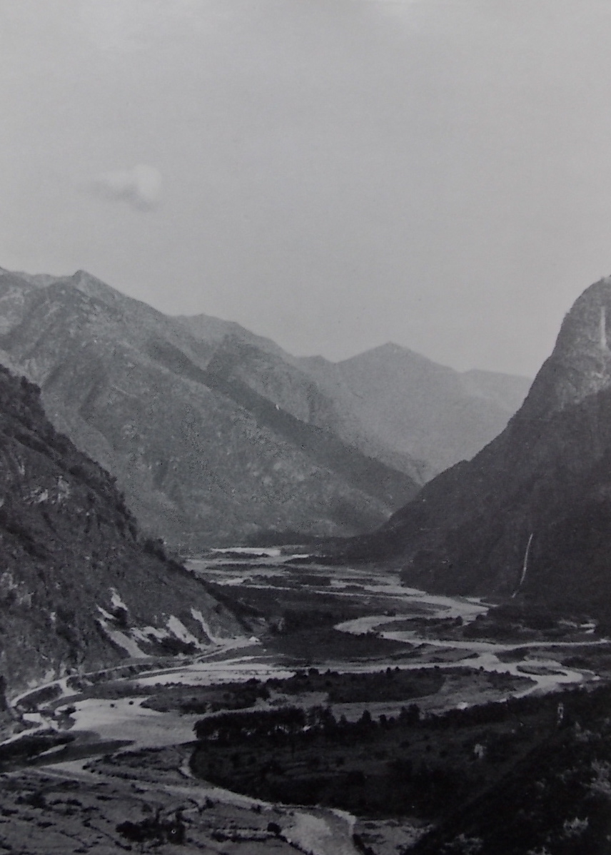 BILLE (S. Corinna) A pied du Rhône à La Maggia. Lausanne, Editions des Terreaux, 1957.