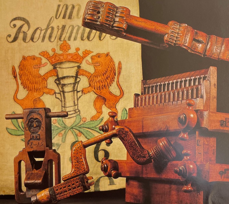 JELMINI (Jean-Pierre) Trésors de nos musées: La vie quotidienne neuchâteloise. Neuchâtel, Centre d'Arts Graphiques (coll. Beautés du patrimoine neuchâtelois), 1977. – Image 5