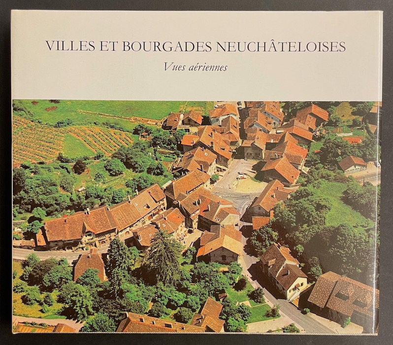 MORGAN (Stuart) Villes et bourgades neuchâteloises. Vues aériennes. Hauterive, Gilles Attinger (coll. Beautés du Patrimoine neuchâtelois), 1982. – Image 2