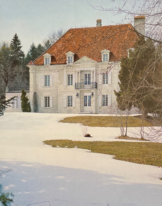 COURVOISIER (Jean) Belles demeures neuchâteloises. Neuchâtel, Centre d'Arts Graphiques (coll. Beautés du patrimoine neuchâtelois), 1973. – Image 3