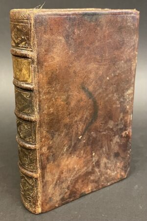 [MONTESQUIEU (Charles-Louis de Secondat, baron de la Brède et de)] Considérations sur les causes de la grandeur des Romains et de leur décandence. A Amsterdam, chez Jaques Desbordes, 1734.