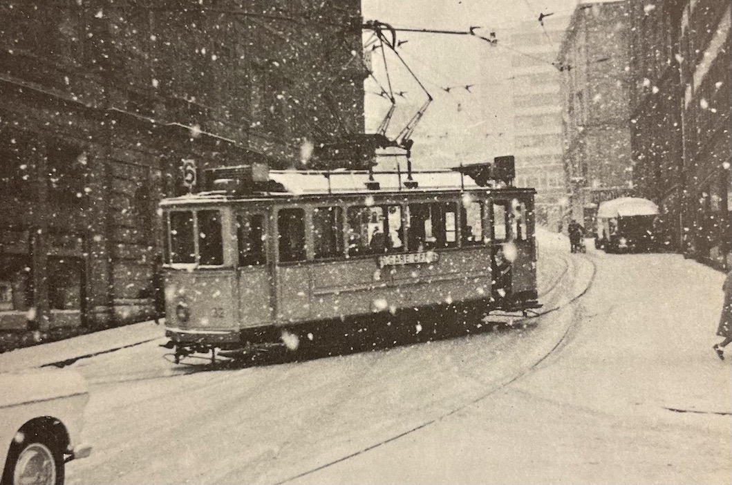 JACOBI (Sébastien) Neuchâtel en tram. Neuchâtel, chez l'auteur, 1973. – Image 3