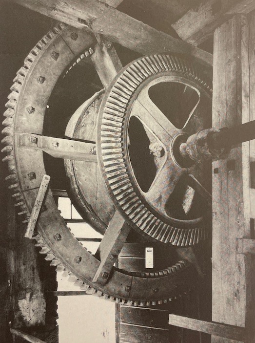 NUSSBAUM (Louis) Le moulin de la Foule. Ancienne usine hydraulique neuchâteloise. Hauterive, Gilles Attinger, 1995. – Image 3
