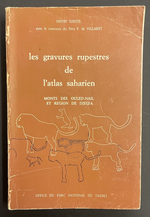 LHOTE (Henri) Les gravures rupestres de l'atlas saharien. Monts des Ouled-Nail et région de Djelfa. Sans lieu, Office du Parc National du Tassili, 1984.