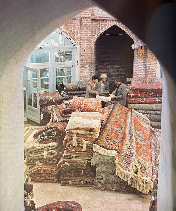 GANS-RUEDIN (E.) Splendeur du tapis persan. Fribourg, Office du Livre, 1978. – Image 4
